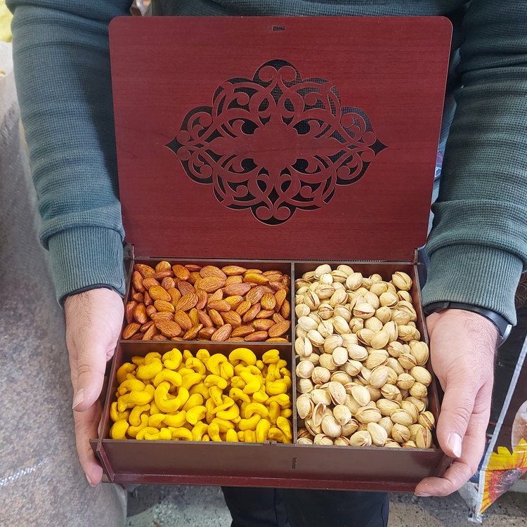 محصول نمونه تستی آجیل جعبه هدیه و پذیرایی لاکچری 1200 گرمی